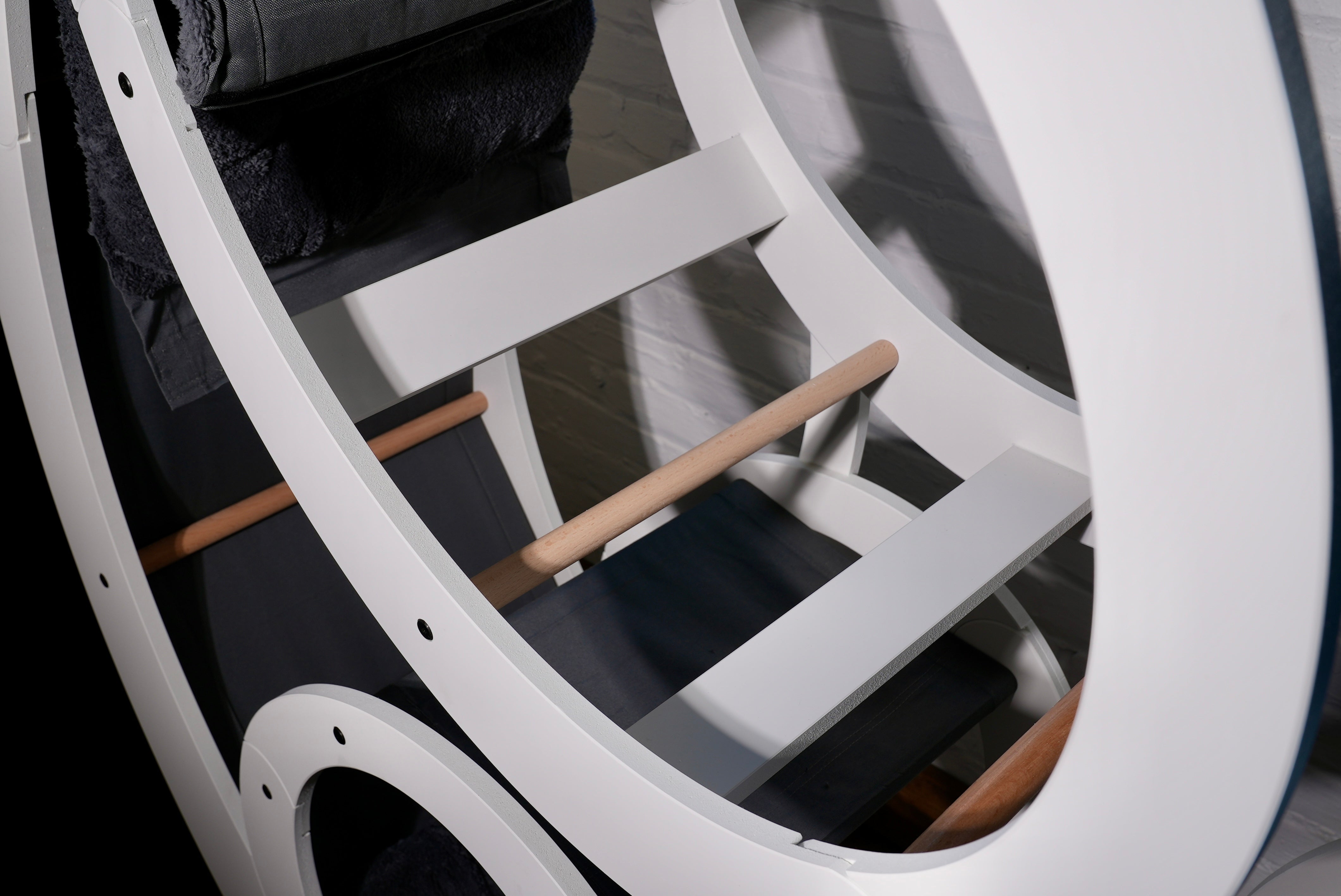 WLO Rounded Eco Friendly Luxury Compact Cat Station