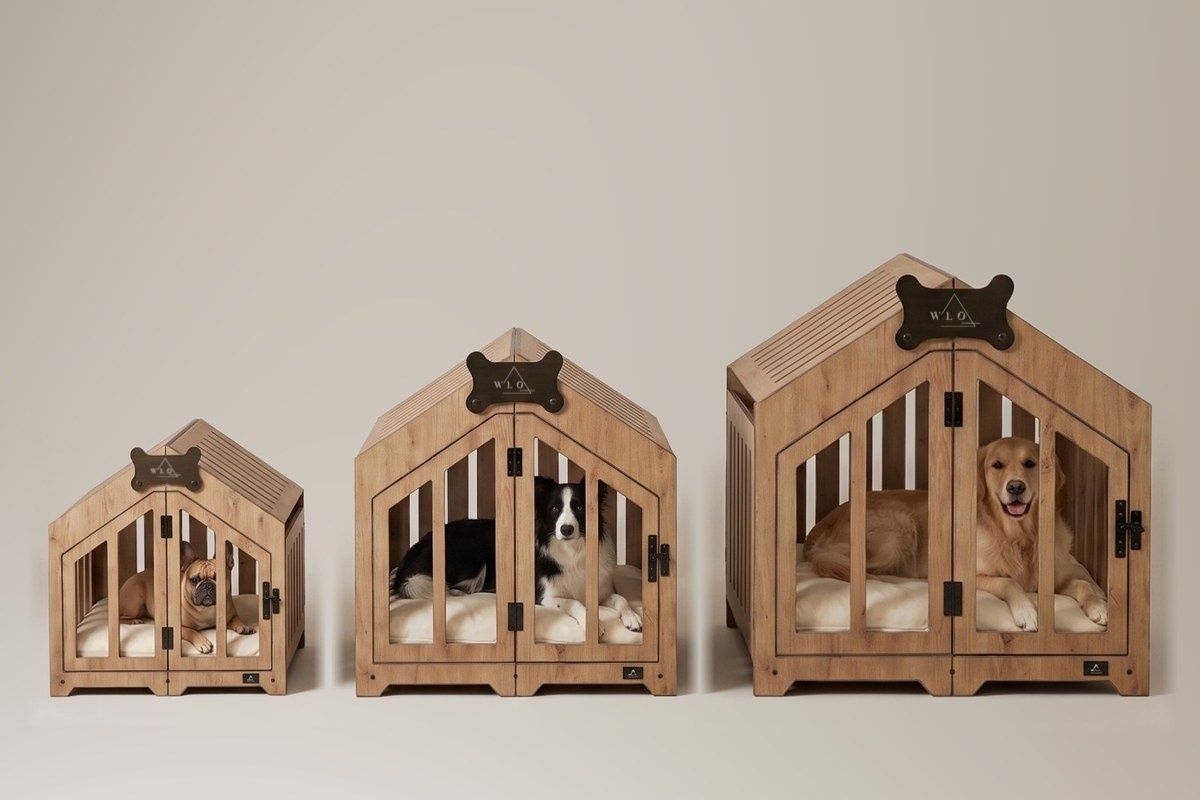 Oak WLO Gabled in Sizes 1, 2 and 3 side by side, each with a dog inside