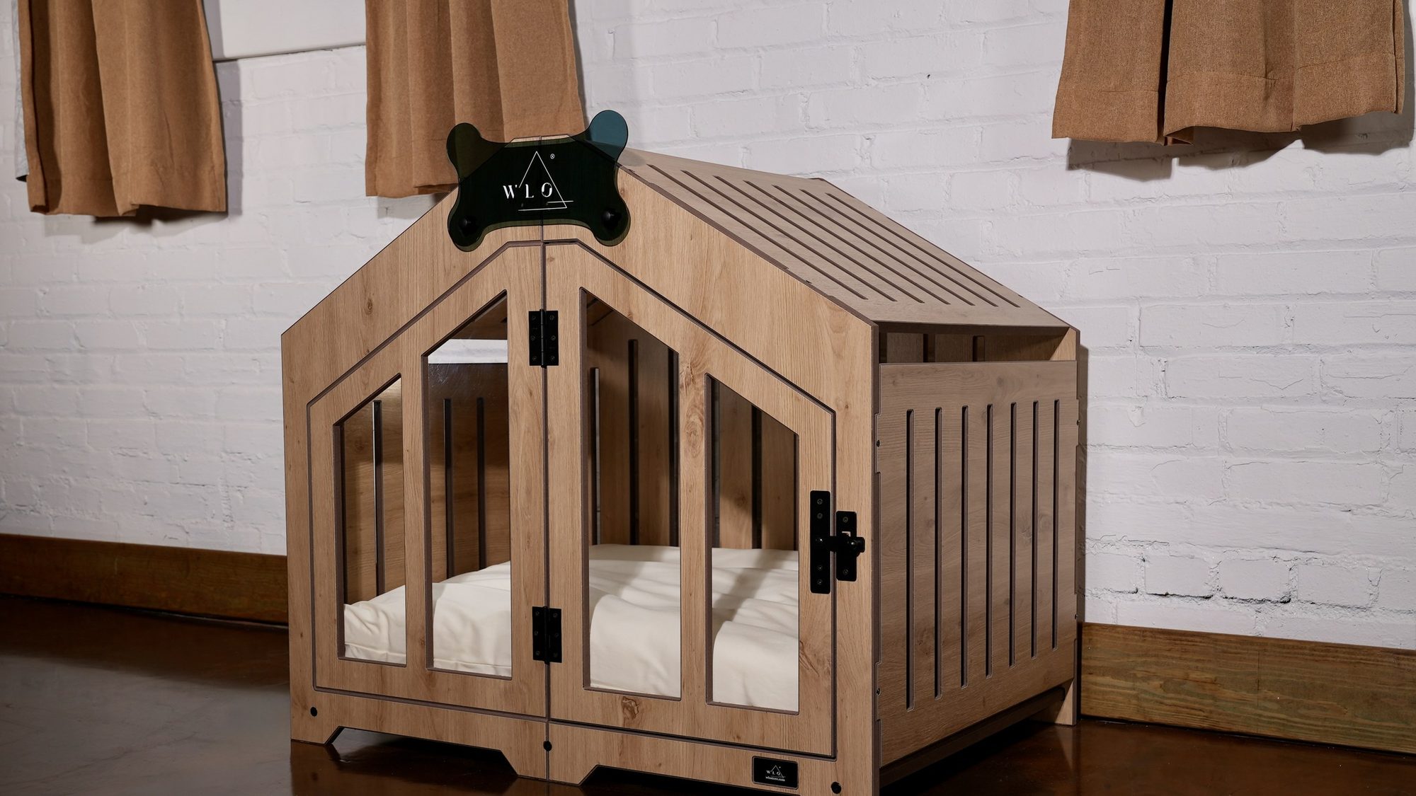 Gabled dog crate, EcoComposite